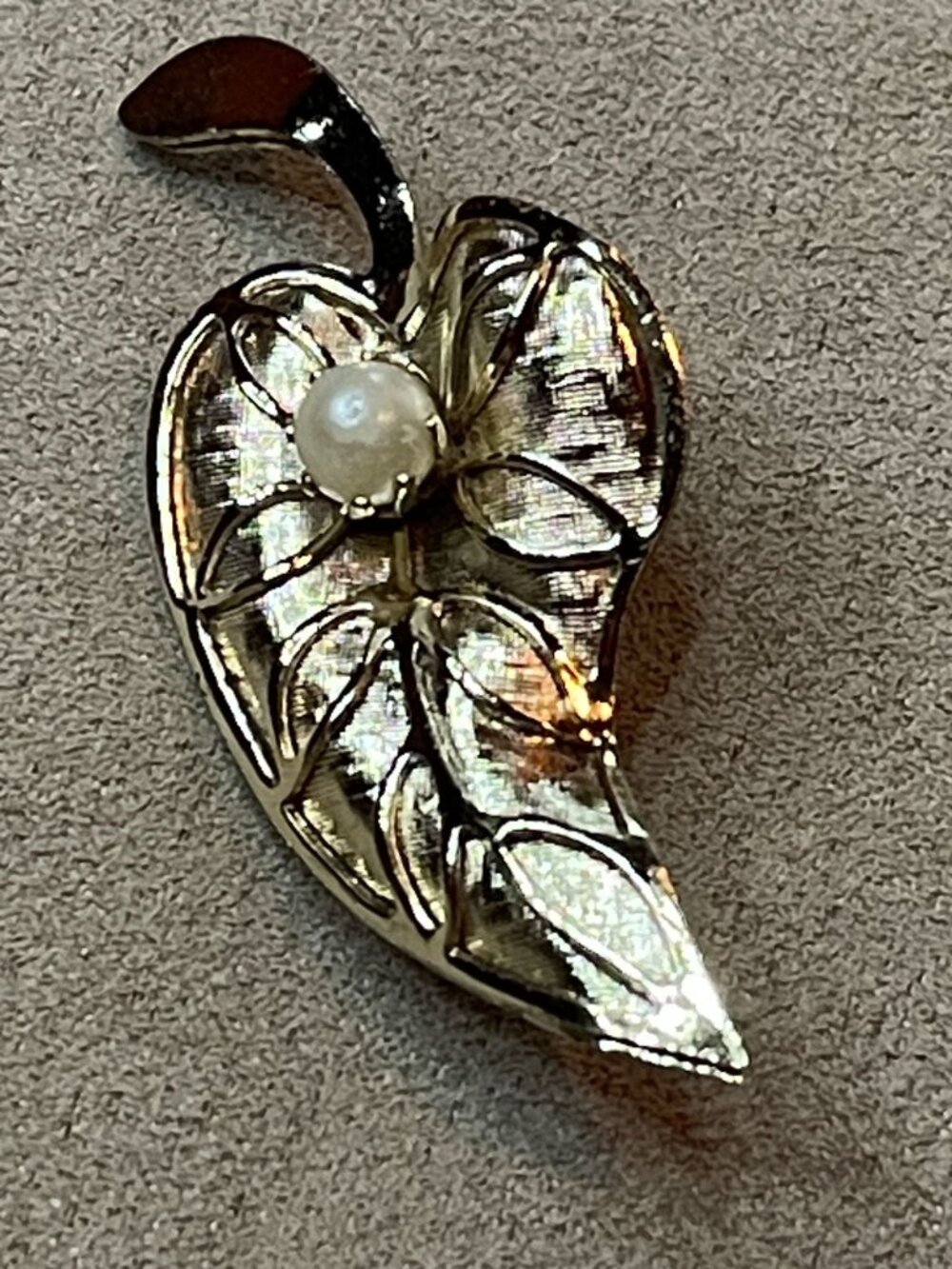 Vintage Mid-Century Gold Tone Florentine Finish Leaf Brooch Pin with Faux Pearl